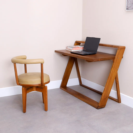 Made with responsibly sourced timber, our Verado foldable work desk is ideal for setting up a temporary workspace in a shared living area, a cozy corner of your bedroom, or a dedicated home office, the Foldable Work Desk seamlessly adapts to different environments. Its versatile design ensures that you can create a functional workspace wherever you are.
overall dimensions:
L117×W56×H90
