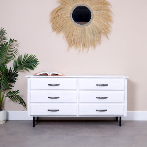 Spruce up your bedroom interior with this opulent storage system. The contrasting light-toned panel gives a neat appeal to this unit. The spacious six drawers have a smooth operation and allow for efficient organisation of your belongings. It is well-constructed from solid wood and has excellent durability. This sophisticated furniture is sturdy and has easy maintenance.
Overall dimensions:length 150cm×depth45×height75cm