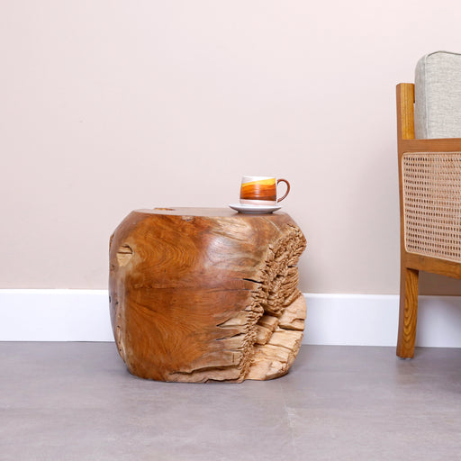 This striking stool, made with responsibly sourced timber in one block, exudes a rustic charm and will make a great addition to both classic and contemporary interiors. Upgrade your living space with elegance and sophistication with our Alda coffee table