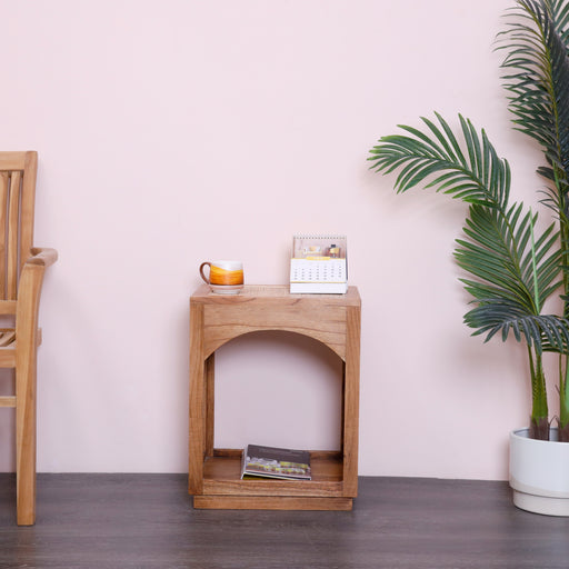 Add an instant touch of style to your decor with this natural wooden side table with rattan.Dimension:H57cm x L45cm x D35cm