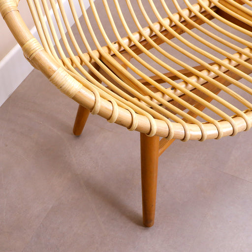 Enhance your space with our beautifully crafted Avalon bench, designed for both style and durability. This bench offers natural breathability and comfort, perfect for indoor settings. The Solid wood legs, made from premium-quality wood, provide exceptional strength and stability, ensuring long-lasting use.
Backrest height 90cm,Arm to arm width 135cm,Seating height 45cm,Seating depth 47cm