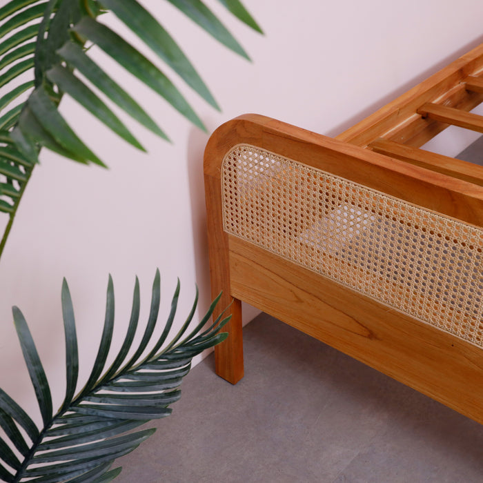 Avalynne Bed