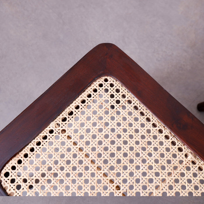 Amina Bench