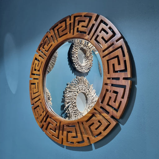 Add an instant touch of style to your decor with this gorgSubmit
Title
eous mirror.Dimension : 78.5cm Outer diameter