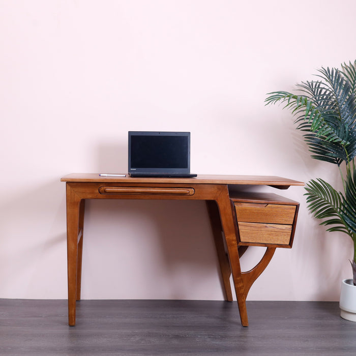 Jeremy Study Desk