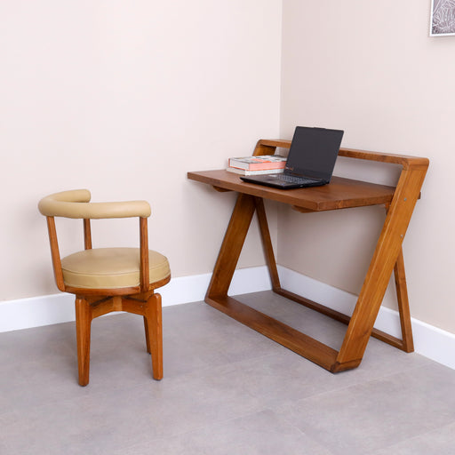 Made with responsibly sourced timber, our Verado foldable work desk is ideal for setting up a temporary workspace in a shared living area, a cozy corner of your bedroom, or a dedicated home office, the Foldable Work Desk seamlessly adapts to different environments. Its versatile design ensures that you can create a functional workspace wherever you are.
overall dimensions:

L117×W56×H90