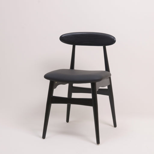 Made with responsibly sourced Indonesian timber, these stylish chairs bring timeless elegance to your dining room, perfect for any occasion. A classic design that never goes out of style. Available in two variants: Natural with solid wooden seating, or Black with faux leather seating.
Dimensions:Seating: 45cm (Length) × 42cm (Depth) × 45cm (Height)Backrest Height: 80cm