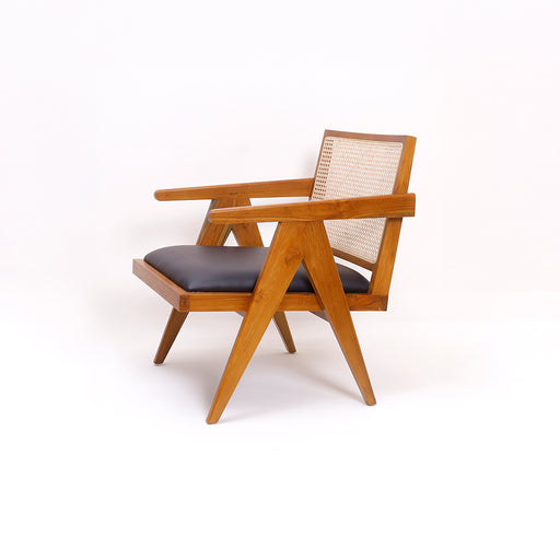 Experience ultimate comfort with the Clyra Lounge Chair. Perfect for living rooms, reading corners, or cozy nooks, this lounge chair combines soft seating with elegant design to create a relaxing retreat in any home.