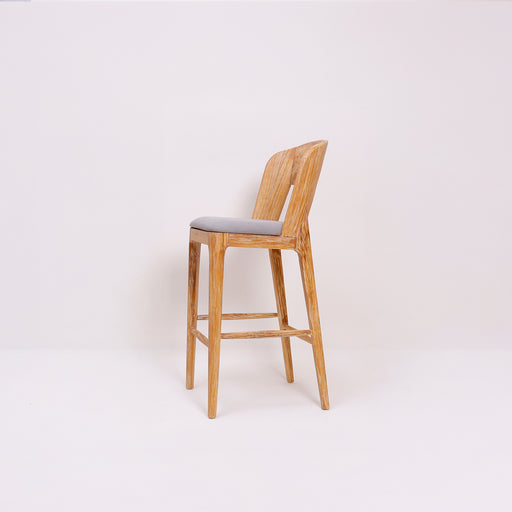 The Monaco Bar Chair combines luxury and comfort with a stylish design, perfect for kitchen islands, bars, or high tables. Its premium materials and elegant finish make it a sophisticated addition to any modern space.