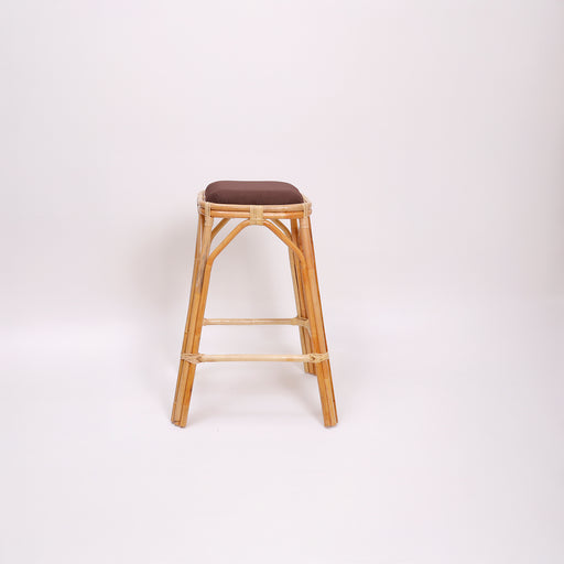 The Torino Bar Stool combines comfort and luxury with a sleek, modern design. Its premium materials and elegant finish make it a sophisticated seating choice for kitchens, bars, or high tables.
