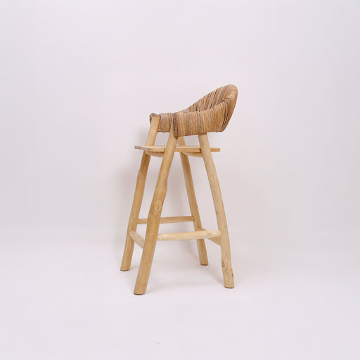 The Corda Bar Chair combines warm wood and durable synthetic rope for a stylish, modern look. Its sturdy construction and comfortable design make it perfect for kitchen islands, bars, or outdoor seating areas.