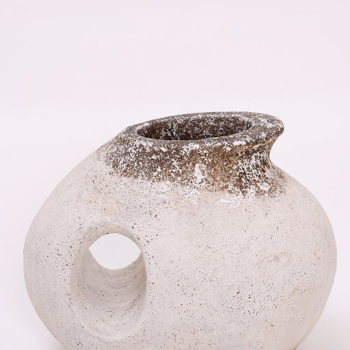 The Arden Vase blends simplicity and sophistication. Its sculptural form and refined texture make it ideal for adding warmth and charm to modern or classic interiors