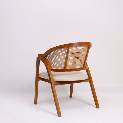 No matter the occasion, these stylish chairs bring elegance to your dining room. A classic design that is as timeless as it comes, combining comfort and sophistication for everyday use or special gatherings.
Dimensions:Seating: 54cm × 54cmTotal Height: 87cmSeating to Floor (with Cushion): 49cm