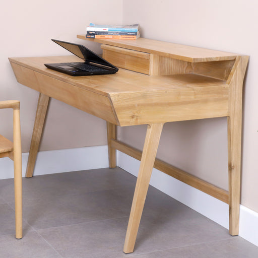 Built to last, our Togo study table is constructed from premium materials, ensuring durability and stability for years to come. Its sleek and modern design adds a touch of sophistication to any room, whether it's your home office, dorm room, or study nook.
Overall dimensions:length: 130cm×depth: 75cm×height: 90cm