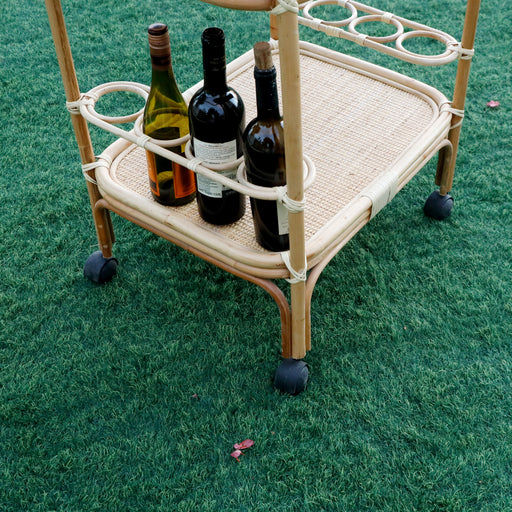 
Take your favorite beverages and snacks with you wherever you go with this Bar Trolley. Made of rattan and bamboo, the bottle holders are firmly mounted and can hold a variety of bottles and trays.Dimensions :Top : 71 cm x 46 cm Total height : 88 cm 