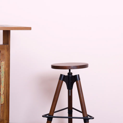 Add an instant touch of style to your bar with this solid wood bar stool.
Note :  Seating is rotatable
Overall dimensions:

Diameter 50cm×H 50cm