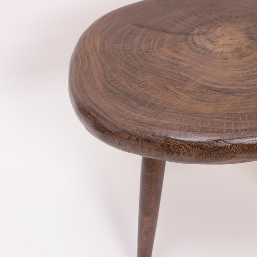 Elevate your living room with the Alero Coffee Table. Crafted from solid wood with a natural live edge finish, it showcases the wood’s unique grain and organic beauty. Ideal for holding décor, books, or drinks, this handcrafted table combines modern style with timeless durability.