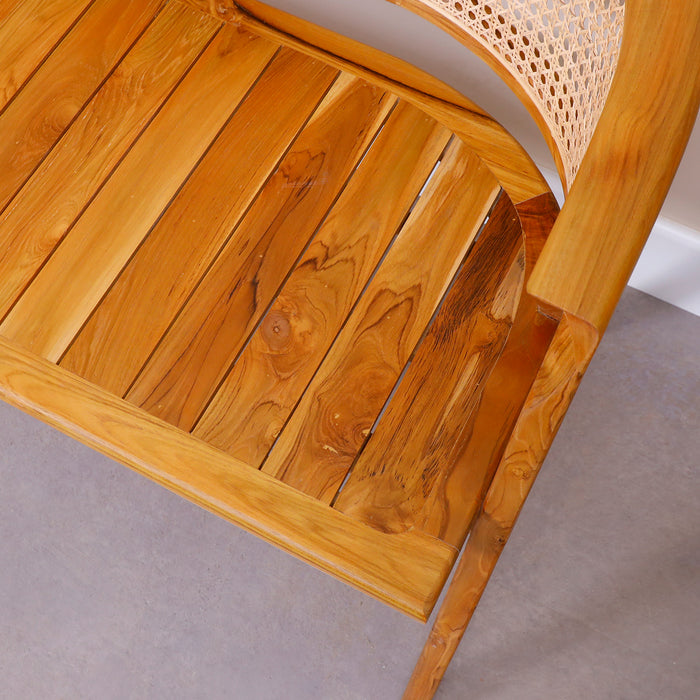 Ariana Bench-04