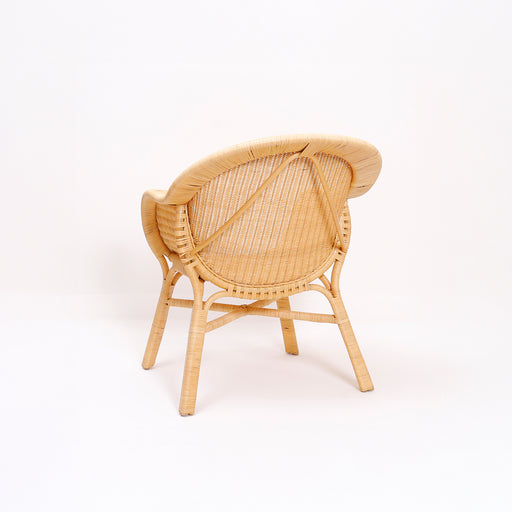 Unwind in style with the Avela Lounge Chair, a rattan lounge chair crafted for cozy relaxation and timeless elegance. Perfect for living rooms, reading corners, or personal retreats