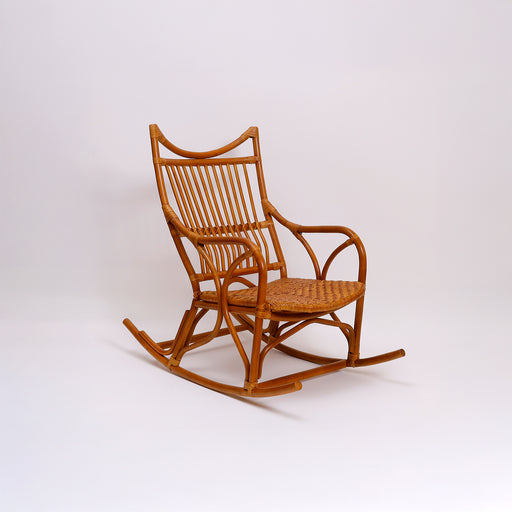 Add timeless style and cozy comfort to your home with the Horizon Lounge Chair, crafted from rattan for modern interiors