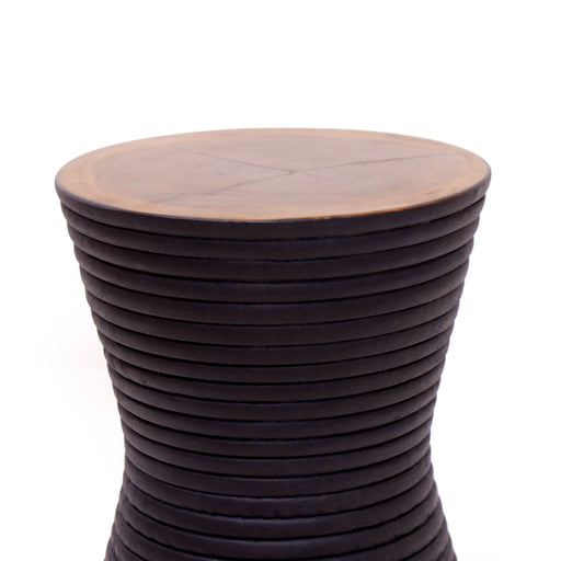 Bring functionality and elegance together with the Niro Side Table. Featuring a sturdy build and timeless design, it serves as a versatile accent piece that complements both modern and classic interiors.
 
Height - 46cm
Diameter - 36cm