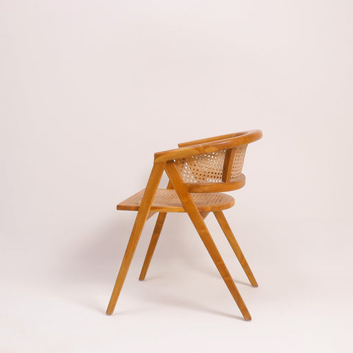 No matter the occasion, these stylish chairs bring timeless elegance to your dining room—a classic piece that complements any interior. Made from teak and rattan, this chair combines durability with natural charm.
Dimensions:Seating: 54cm × 45cmTotal Height: 74cmSeating to Floor: 45cmArm to Arm (Outer): 59cm
