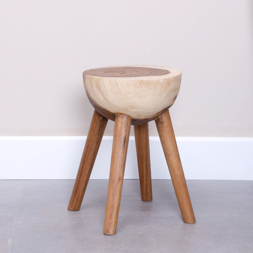 Transform your living room into a stylish oasis with our chic and functional Tulia coffee table, designed to elevate your décor and your lifestyle.
Overall dimensions : Approx 45.4cm total height x 30cm top diameter 