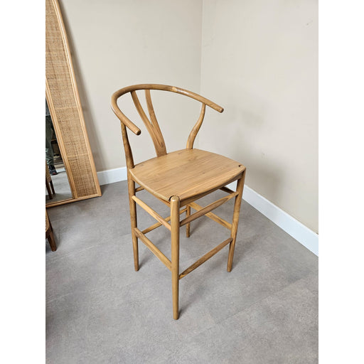 Discover the perfect balance of form and function with this solid wood bar chair, designed to transition effortlessly between indoor and outdoor spaces. Crafted with care and precision, it combines timeless elegance with durability, making it a versatile addition to any home.
Overall Dimensions:Seating: 52cm × 45cm × 76cm (Length × Width × Height)Backrest Height: 110cm

