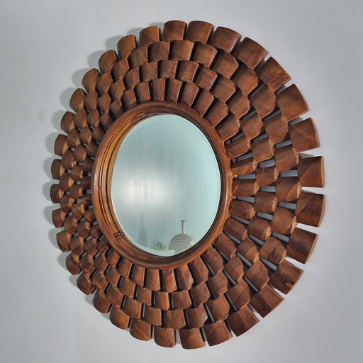 
Add an instant touch of style to your decor with this gorgeous mirror.Dimension : 90cm diameter
