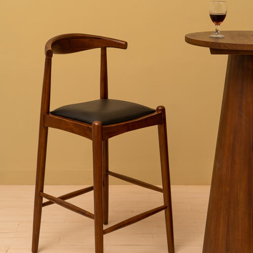 
Add an instant touch of style to your bar with this wooden bar chair.Dimensions - Seating : 45cm x 42cm Total height : 109cm Seating to floor : 78cm (with cushion)