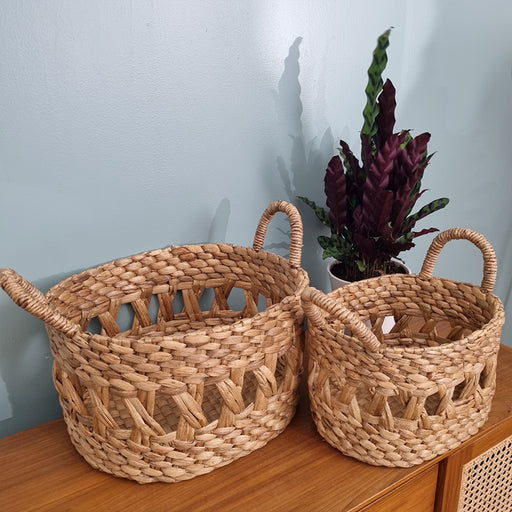 
Add an instant touch of style to your living room with this gorgeous braided basket.Dimension - 35cm diameter x H25cm