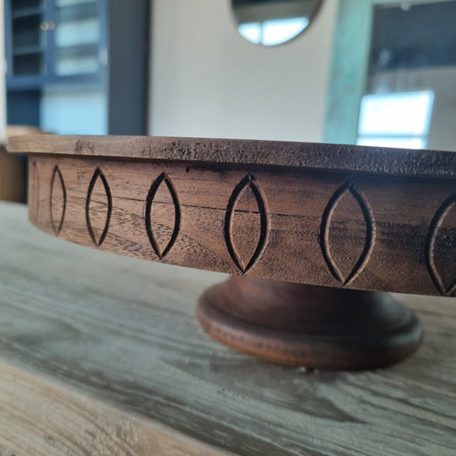 Make every occasion feel like a grand event with the Goldman Large Cake Stand. True to the "Urban Oak" philosophy where rustic materials meet refined design, this pedestal is far more than just a kitchen accessory—it is a piece of functional art.
Crafted from authentic, high-quality solid wood, it provides a sophisticated stage for your culinary creations and brings a touch of natural luxury to any table setting. Whether it is holding an elaborate birthday cake or anchoring a holiday buffet, the Goldman elevates your desserts into a magnificent centerpiece.
Why You'll Love It


Premium Handcrafted Quality: Meticulously handcrafted from premium solid wood, ensuring a robust, stable, and reliable pedestal for your heaviest celebration cakes and tiered desserts.


Large 34cm Display Surface: Featuring a generous 34 cm diameter top, this stand is perfectly sized to hold large cakes, a wide variety of pastries, or a gourmet spread.


Elegant Rustic Aesthetic: Designed with a low-profile 10 cm height that guarantees maximum stability while providing the perfect amount of lift. The smooth, hand-polished natural grain brings a warm, organic feel to your tabletop.


Versatile Serving Piece: While perfect for baked goods, this stand easily doubles as a sophisticated serving platter for cheeses, charcuterie, appetizers, or holiday pies. It is an essential accessory for weddings, tea parties, and family gatherings.


Product Specifications



Attribute
Details




Material
100% High-Quality Handcrafted Solid Wood


Style
Rustic / Modern / Minimalist


Overall Dimensions
34 cm Diameter (Top) × 10 cm Height


Finish
Hand-Polished Natural Grain


Application
Ideal for Cakes, Pastries, Cheese Boards, and Appetizers




Note: Unlike mass-produced plastic or glass stands, every Goldman stand is crafted from authentic timber. No two pieces are exactly alike, as each features its own unique organic swirls, knots, and texture
