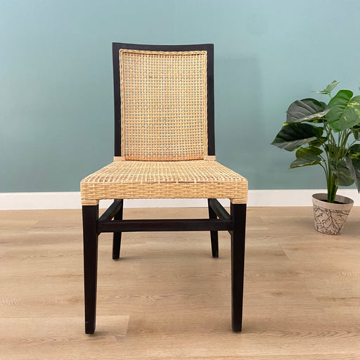 
No matter the occasion, these stylish chairs, take a page from your dining room—a classic piece that is as timeless as they come.Dimensions -Seating : 42cm x 45cmTotal height : 87cmSeating to floor : 46cm